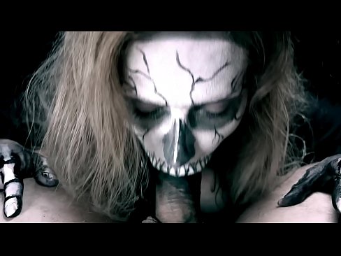 ❤️ Demon famke sûgje hoanne mei har swarte mûle en slikken cum. ❤ Pornofideo by wy ﹏